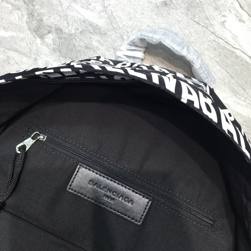 Structured Vegan Leather Handbag - Modern Structured Build | Women's Everyday Carry Handbag #148 - close-up detail shot (image 3) of designer-inspired handbag