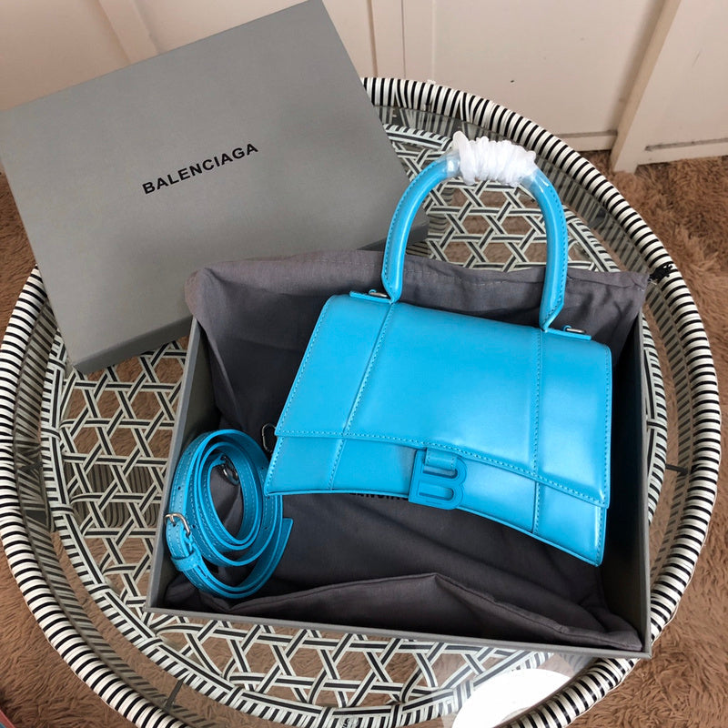 Side profile of premium polished women's handbag – women's everyday handbag