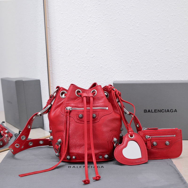 Zivas Charm Contemporary Flair Statement Handbag (Timeless Wardrobe Addition) – Interior View 6