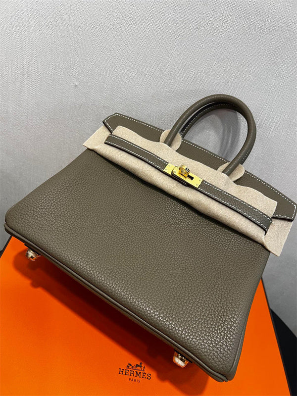  smart carryall bag detail view showing craftsmanship