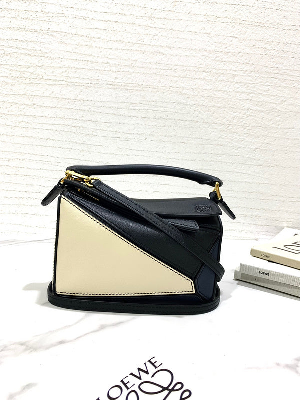 Ziva's Charm handbag – interior view (18cm*12cm*7cm)
