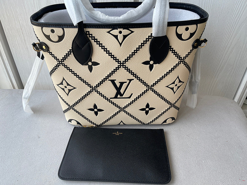 Side profile of structured modern women's handbag – women's premium purse
