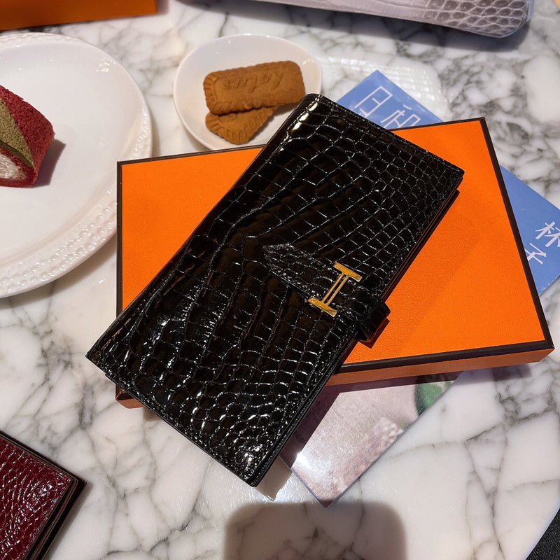 Sleek handbag styled for everyday wear