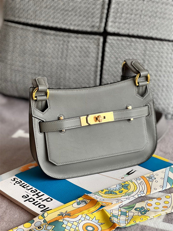 graceful shoulder bag detail view showing craftsmanship 26