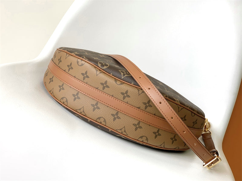  crossbody bag close-up of hardware and finish