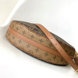  crossbody bag close-up of hardware and finish