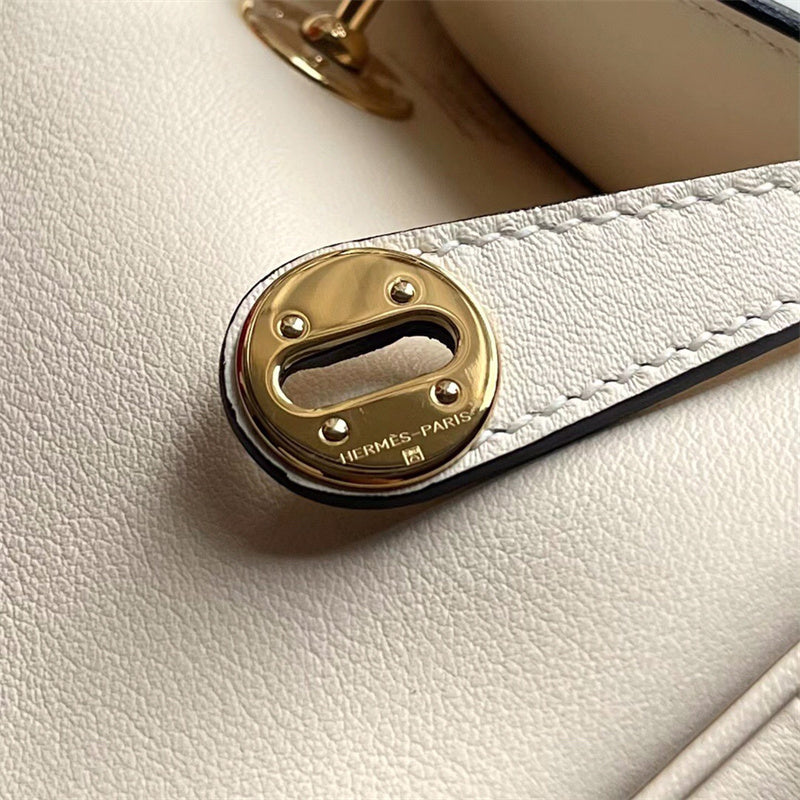  shoulder bag close-up of hardware and finish 11