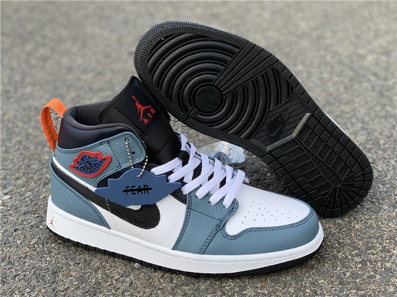 Nike Men's & Women's Premium Low-Top Trainers — Style 001 hardware detail