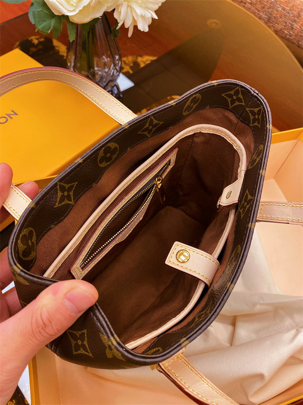  essential structured bag styled with outfit