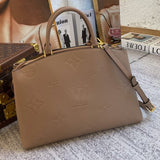 Close-up detail of modern structured women's handbag – women's designer-style accessory