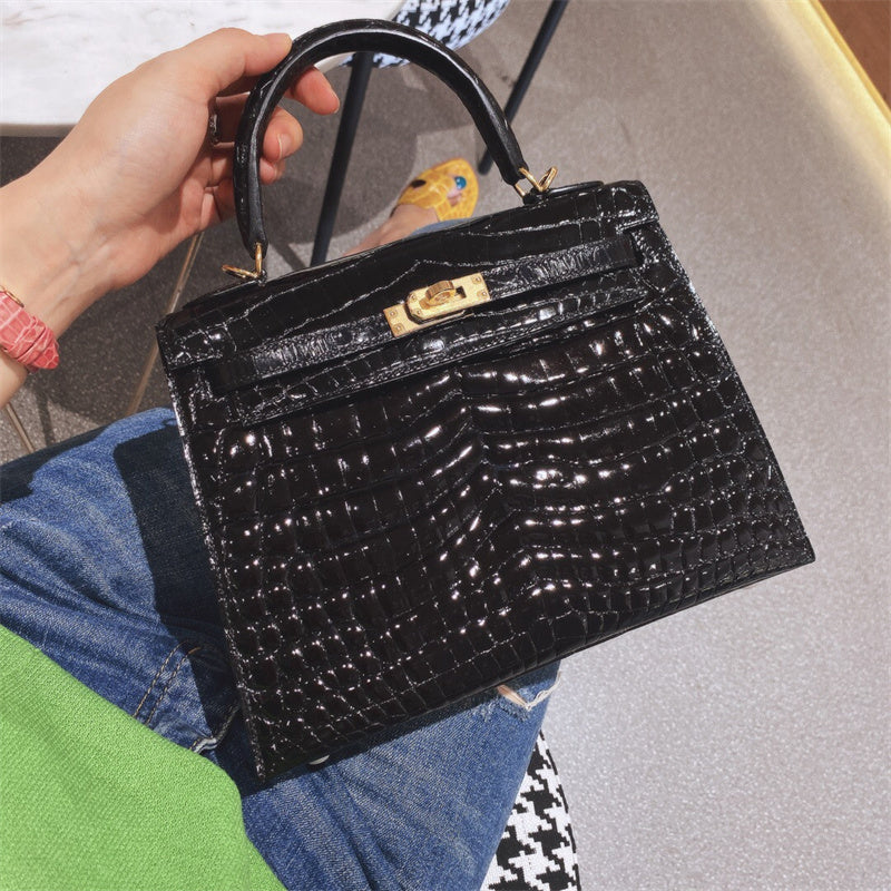  everyday bag interior and compartment view