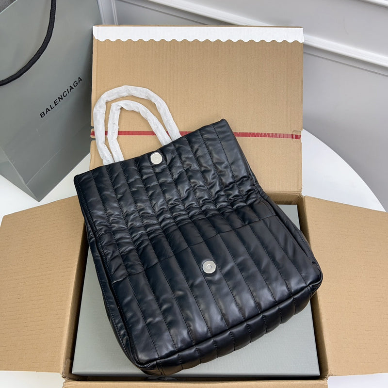 Zivas Charm Classic Sensibility Statement Handbag (Designer-Inspired Craftsmanship) – Styled Look