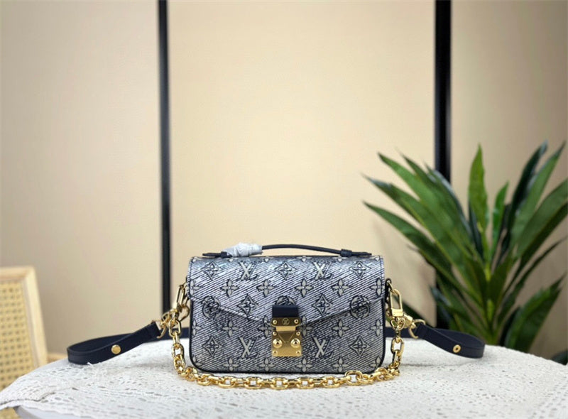  carryall bag interior and compartment view