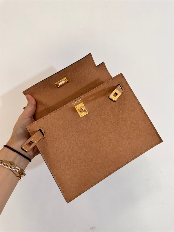  signature structured bag detail view showing craftsmanship 8