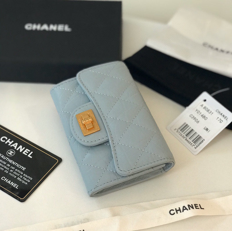Zivas Charm Refined Everyday Style Everyday Handbag (Contemporary Shape Language) – Lifestyle Shot