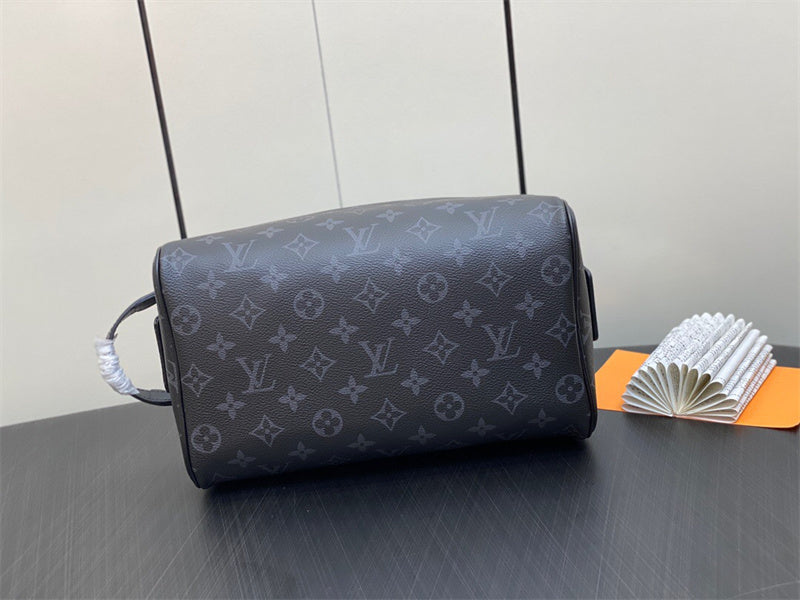  sophisticated crossbody bag detail view showing craftsmanship 8