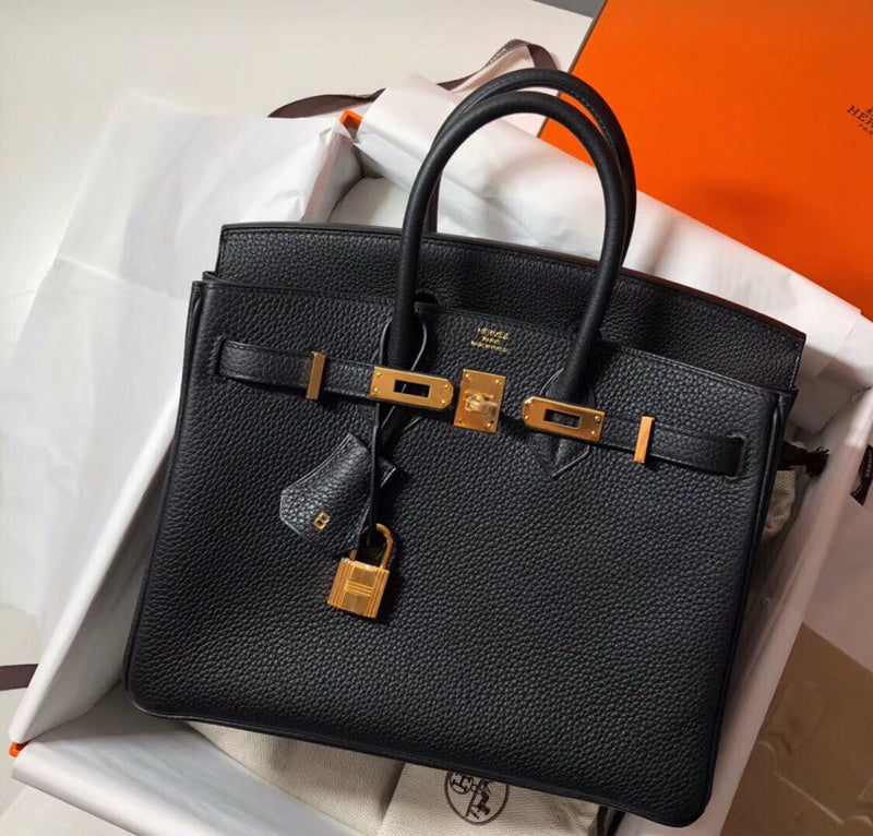Streamlined handbag styled for everyday wear