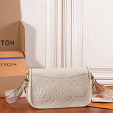  Minimalist shoulder bag front view 7