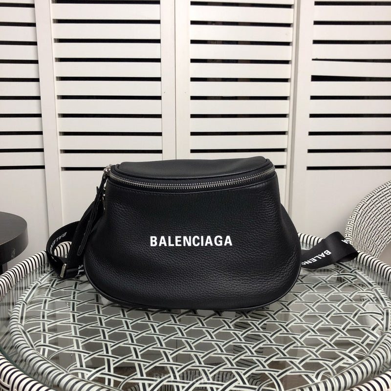 Side profile of premium chic women's handbag – women's luxury accessory