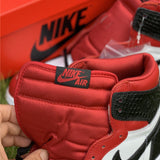 Nike Men's & Women's Premium Casual Sneakers — Style 052 hardware detail
