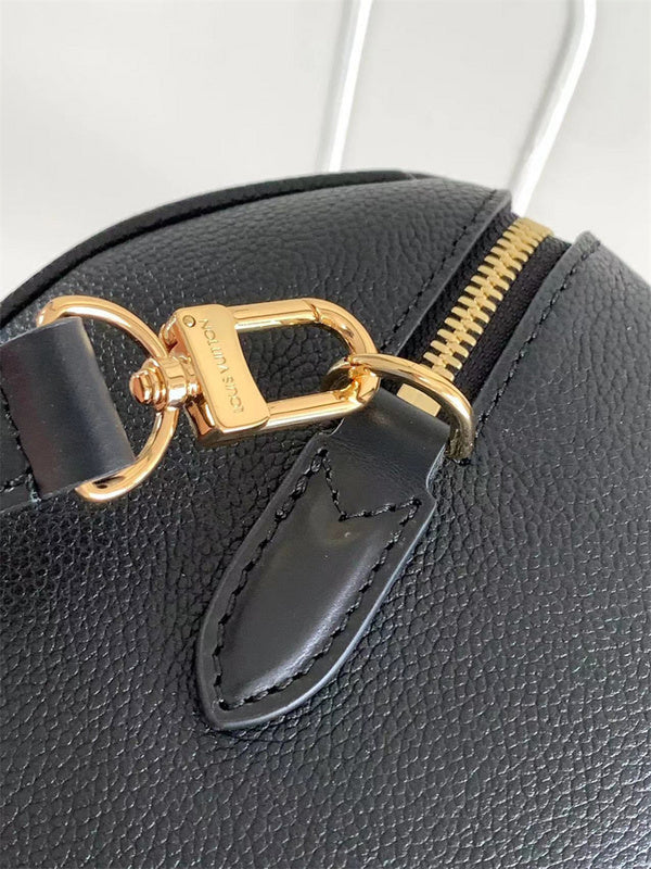  structured bag interior and compartment view 9