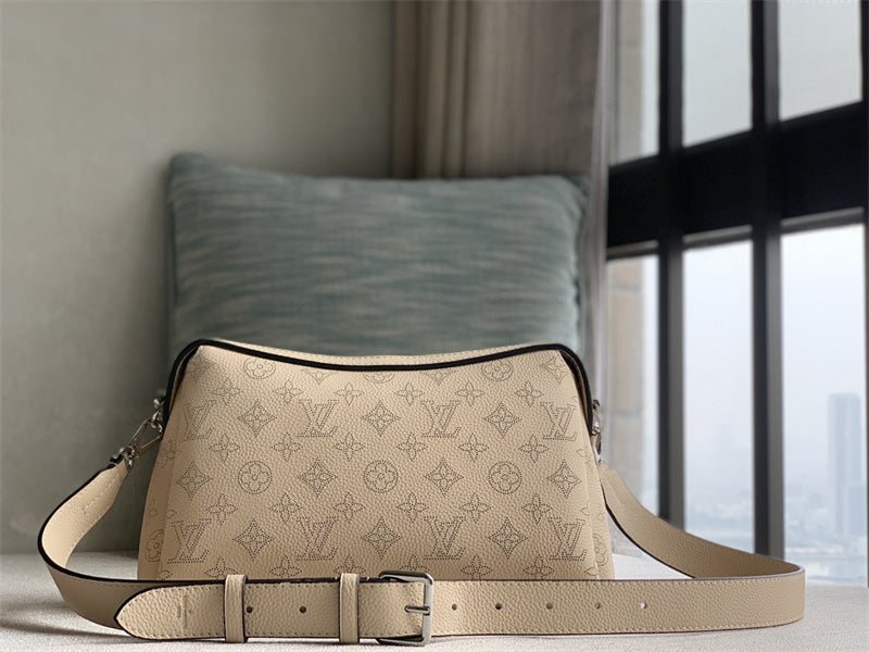  streamlined structured bag styled with outfit 24
