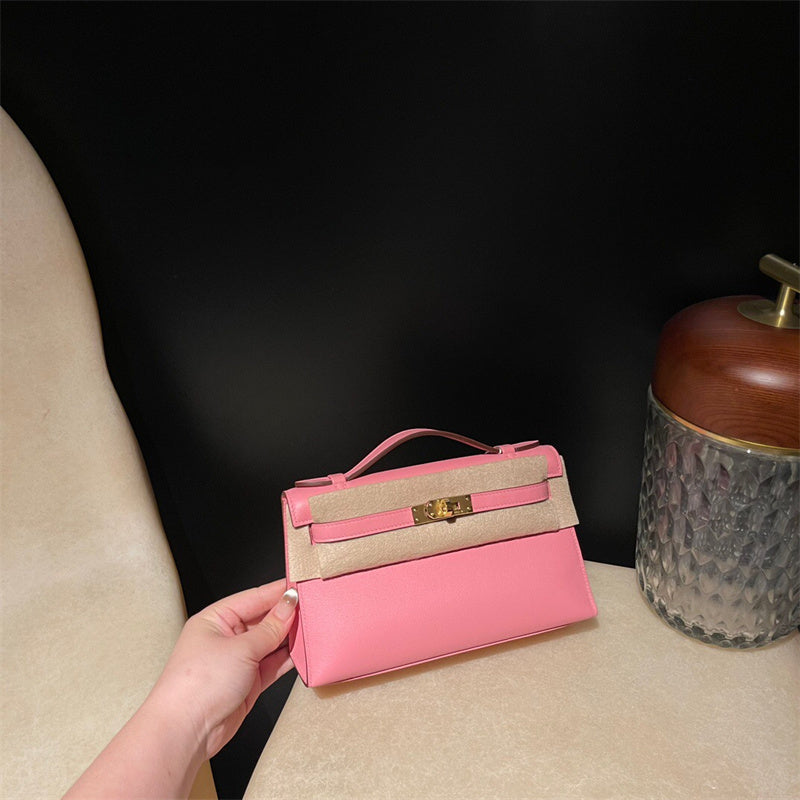  Essential shopper bag carried on shoulder