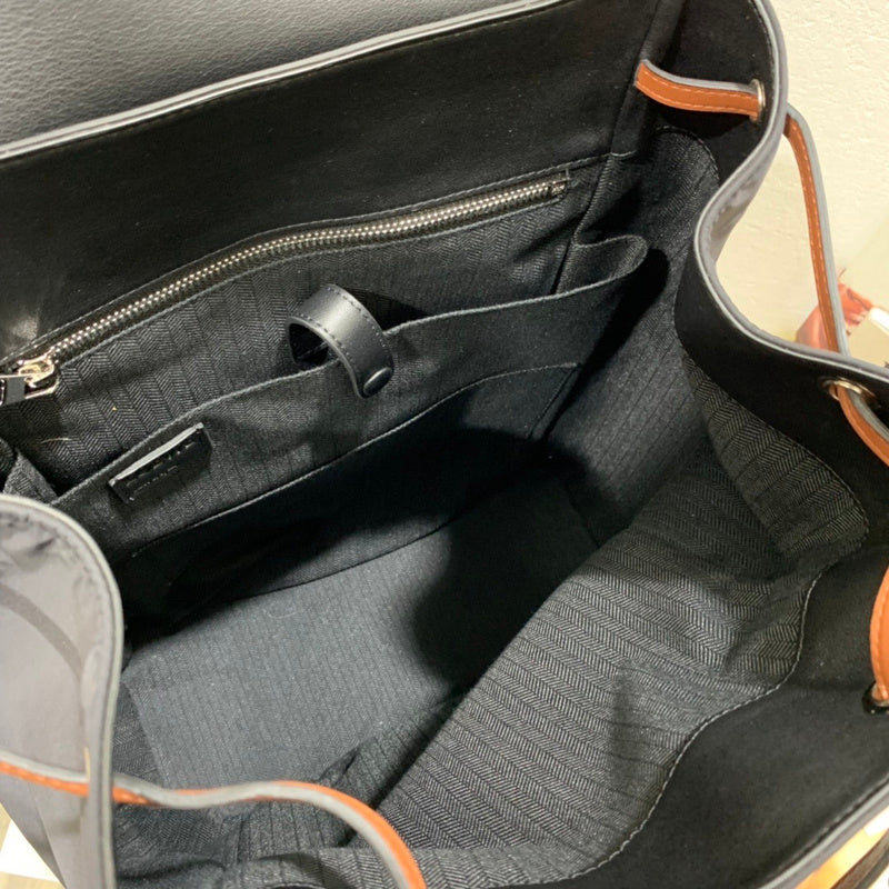 Ziva's Charm handbag – close-up view (Standard Size)