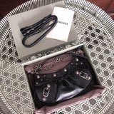 Handle and strap detail of statement everyday-luxe women's handbag – women's premium purse