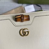 Handle and strap detail of refined signature women's handbag – women's everyday handbag
