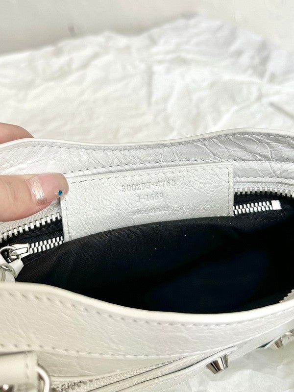 Zivas Charm Signature Style Statement Handbag (Elevated Daily Companion) – Close-Up Detail