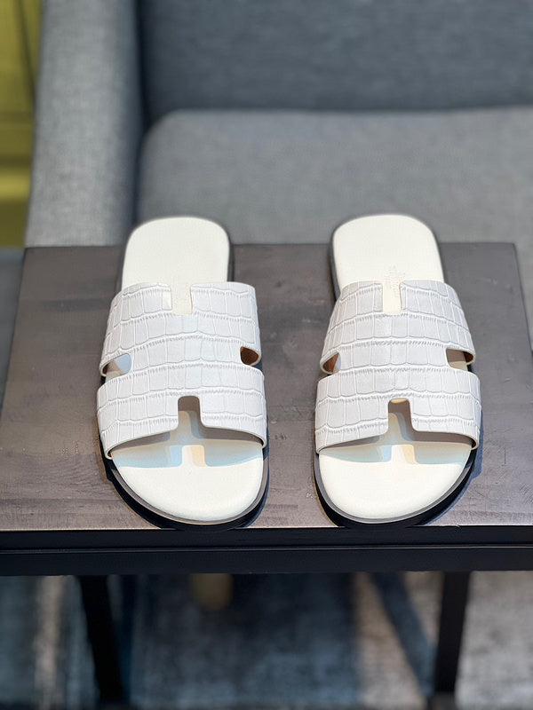 Hermes shoes Style 008 - close-up of handcrafted italian detailing