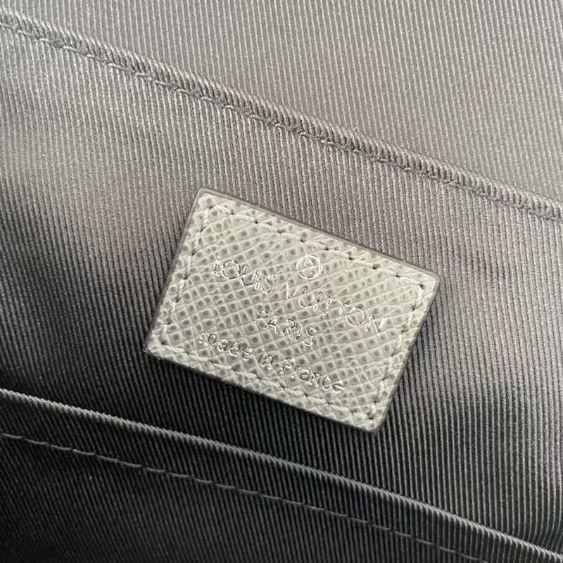 Side profile of modern classic women's handbag – women's luxury accessory