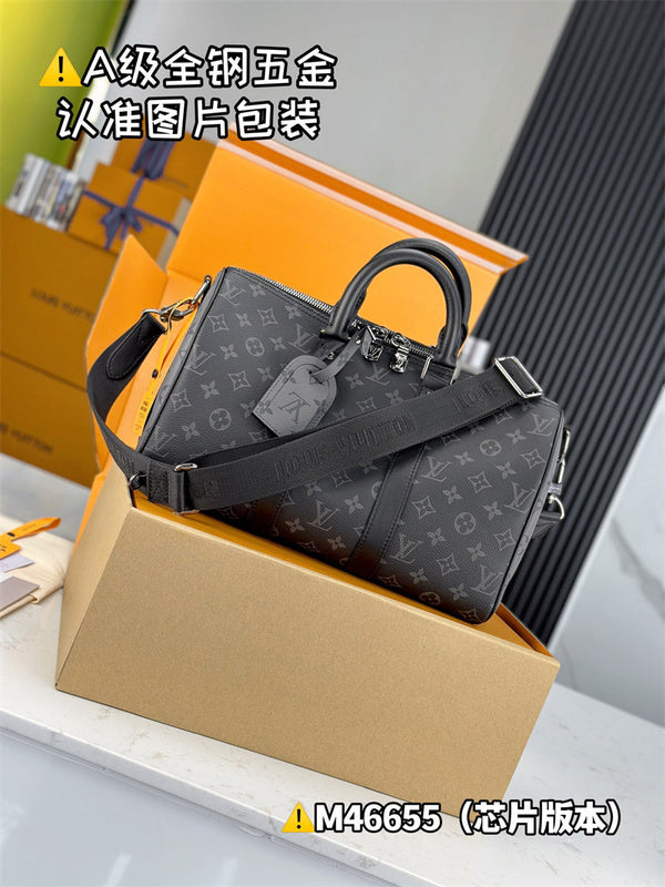  crossbody bag interior and compartment view 9