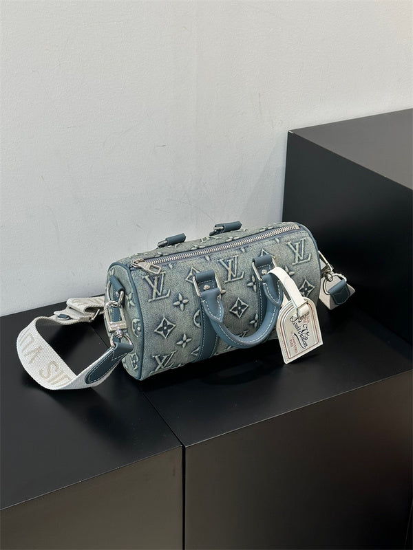  Structured carryall bag front view 7