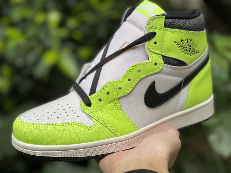 Nike Men's & Women's Designer Low-Top Shoes — Style 221 detail view