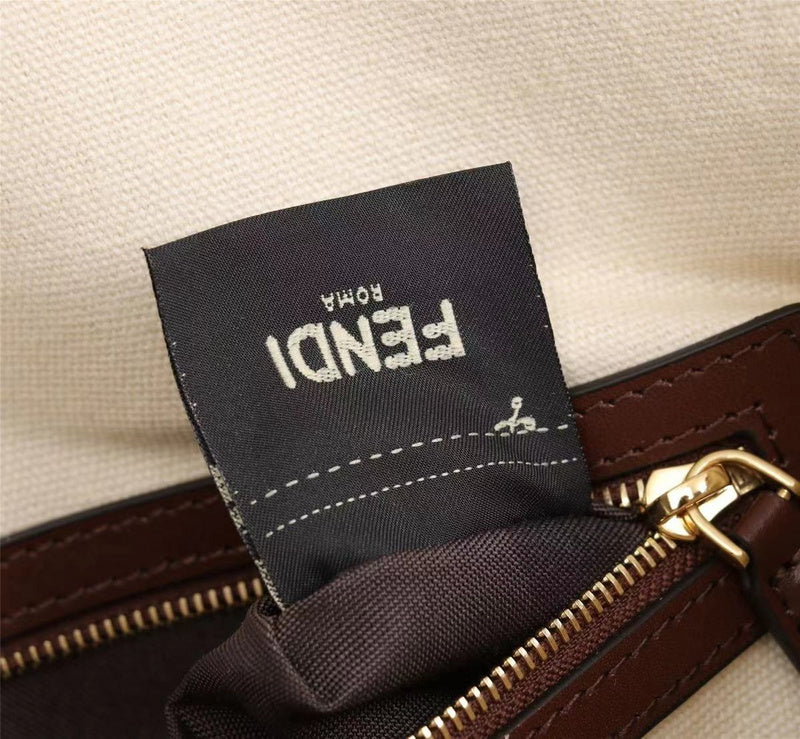 Ziva's Charm handbag – detail view (Standard Size)