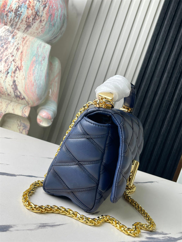  structured shoulder bag styled with outfit 24