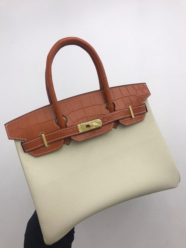  structured bag interior and compartment view 63