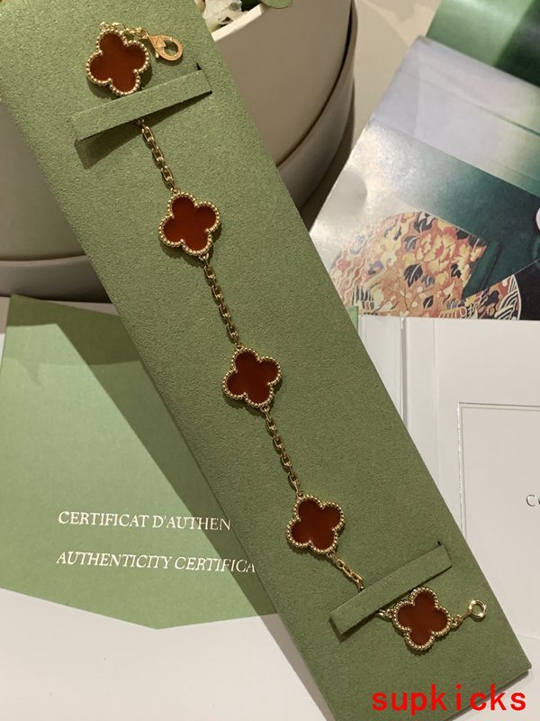 Close-up detail view of Van Cleef & Arpels unisex jewelry piece