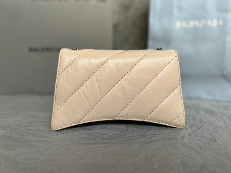Zivas Charm Contemporary Flair Statement Handbag (Effortless Style Upgrade) – Lifestyle Shot