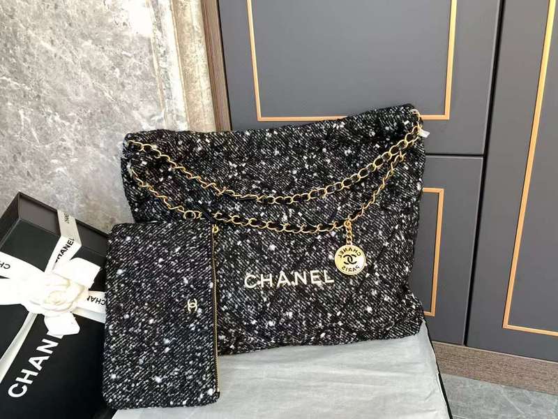 Zivas Charm Chic Craftsmanship Everyday Handbag (Effortless Style Upgrade) – Detail View