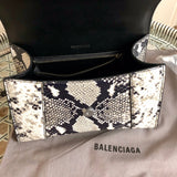 Side profile of everyday-luxe chic women's handbag – women's luxury handbag