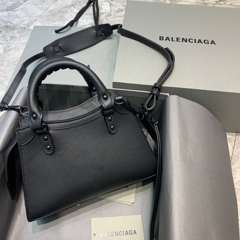 Refined Vegan Leather Handbag - Signature Hardware Accents | Women's Fashion Handbag #309 - close-up detail shot (image 3) of designer-inspired handbag