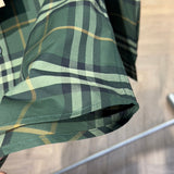Texture and finish detail of Burberry luxury piece style No.077
