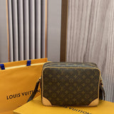  shoulder bag interior and compartment view