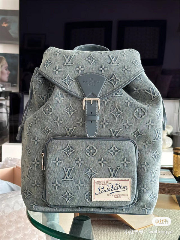  signature shopper bag styled with outfit 12