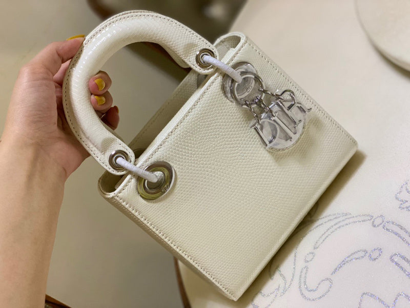 Handle and strap detail of everyday-luxe structured women's handbag – women's everyday handbag