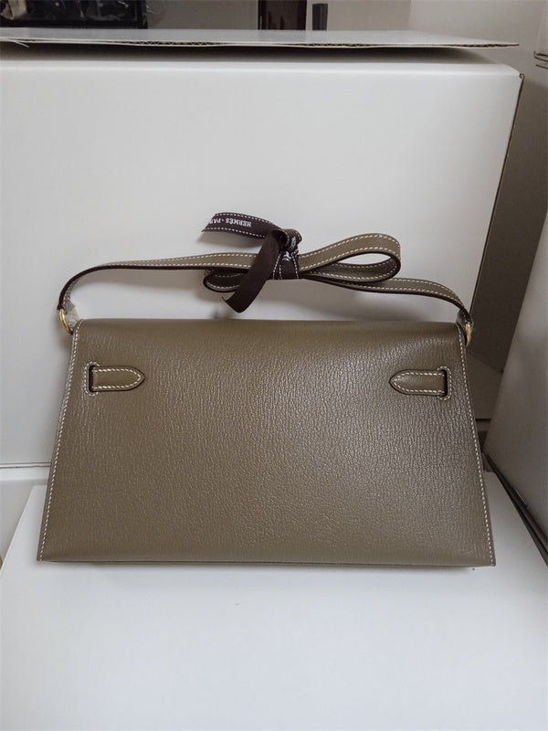  satchel interior and compartment view