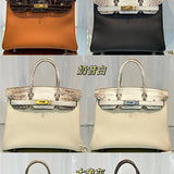  Refined shoulder bag front view